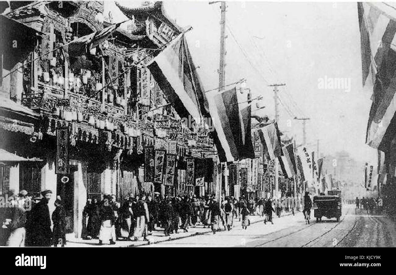 La rivoluzione Xinhai, iniziata nel 1911, portò a significativi cambiamenti politici in Cina. Questo evento a Shanghai ha segnato un momento cruciale nella storia cinese. Foto Stock