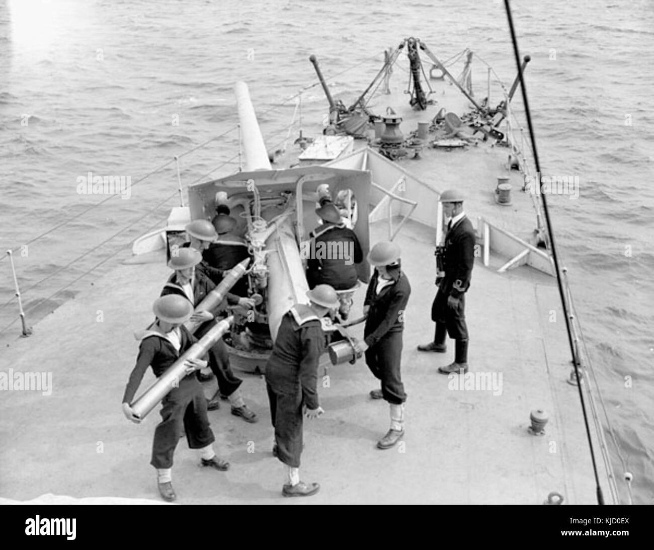 HMCS Hamilton gunnery off Nova Scotia Aug 1944 3201273 LAC Foto Stock