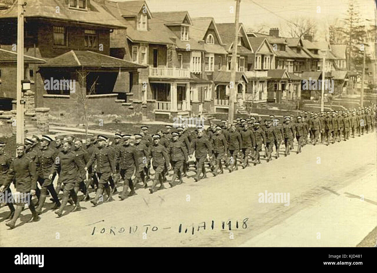 Soldati Marching maggio 1918 Toronto Foto Stock