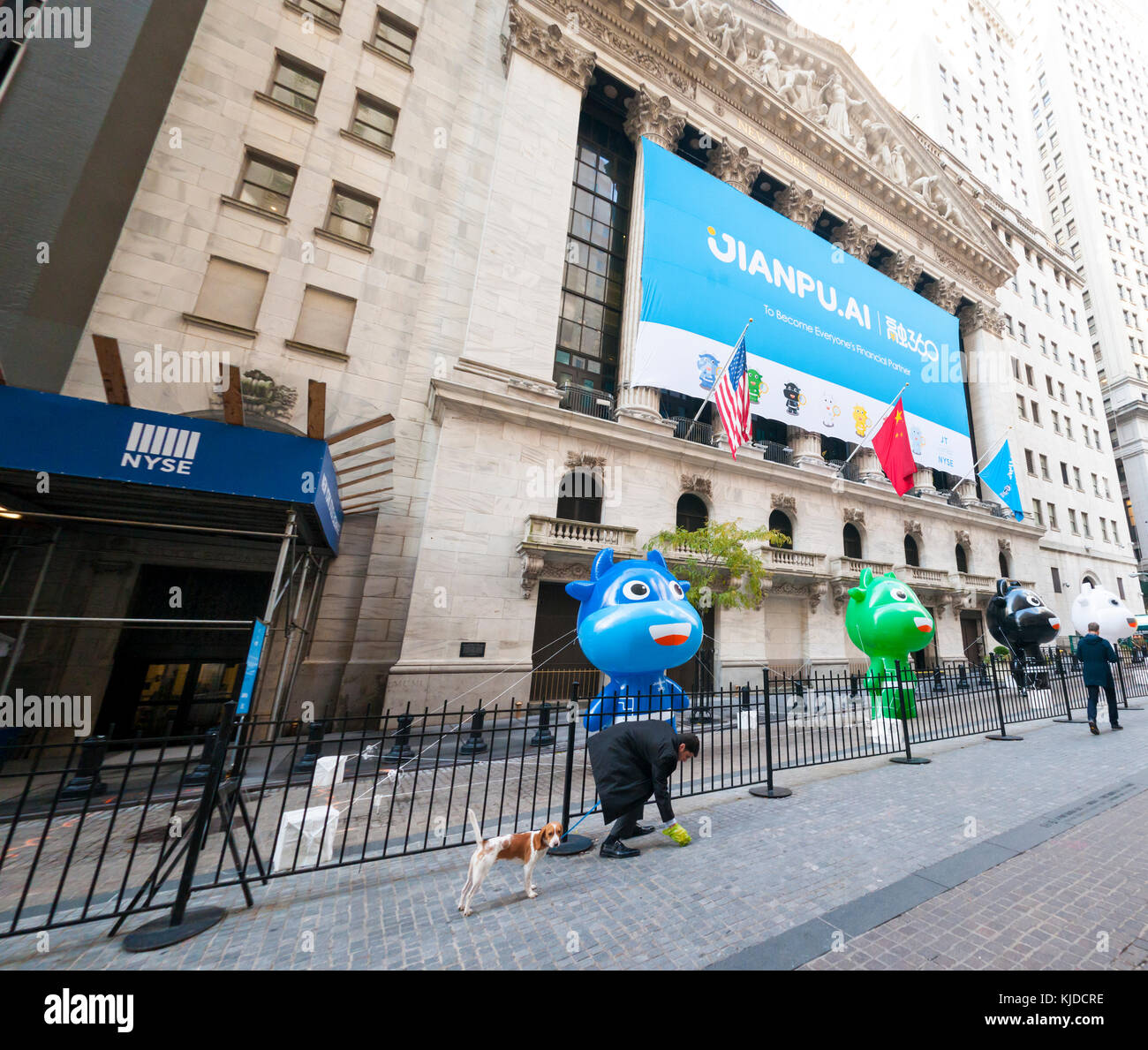 La borsa di New York decorato per il primo giorno di negoziazione per i cinesi fintech impresa tecnologia jianpu offerta pubblica iniziale, giovedì 16 novembre, 2017. jianpu pagamento per i suoi prodotti di prestito e carta di credito raccomandazioni. (© richard b. levine) Foto Stock