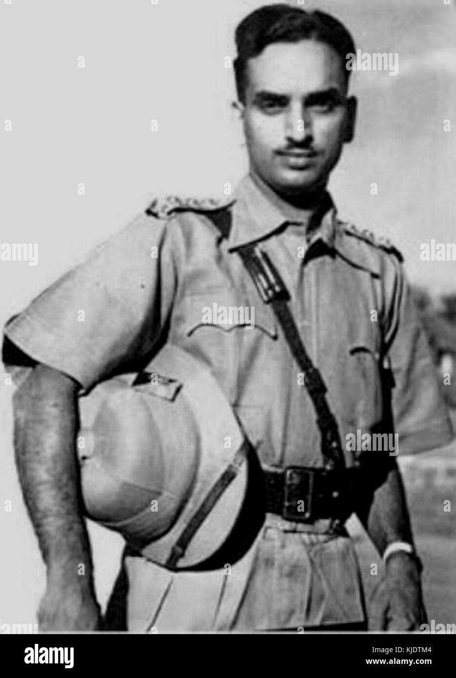 Una fotografia del tenente colonnello Godavarma Raja, una figura di spicco a Travancore, India, scattata nel 1938. Giocò un ruolo significativo negli affari militari e reali della regione durante il periodo coloniale britannico. Foto Stock