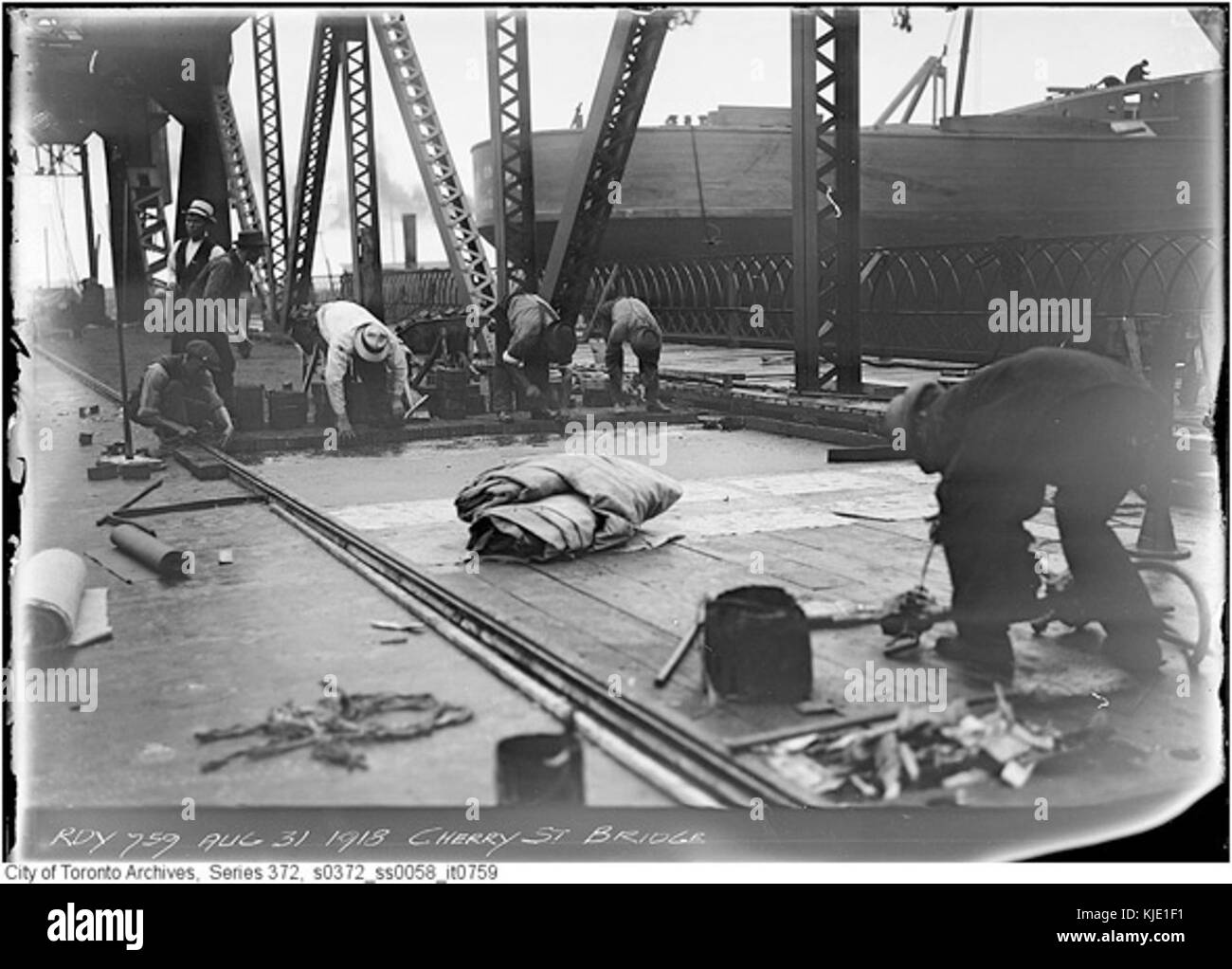 Costruzione su Cherry Street Bridge in 1918 un Foto Stock