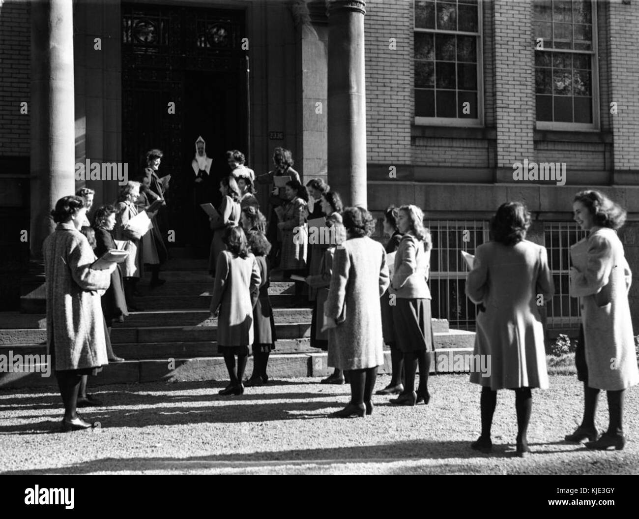 La "Casa madre" si riferisce a un'istituzione o organizzazione religiosa, possibilmente legata a una comunità o a un ordine, mostrata in questa immagine archivistica di BAnQ. Foto Stock