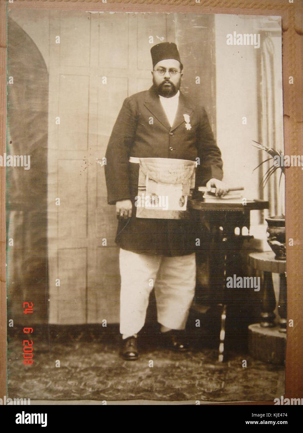 Uomo musulmano con medaglia (data sconosciuta) Foto Stock