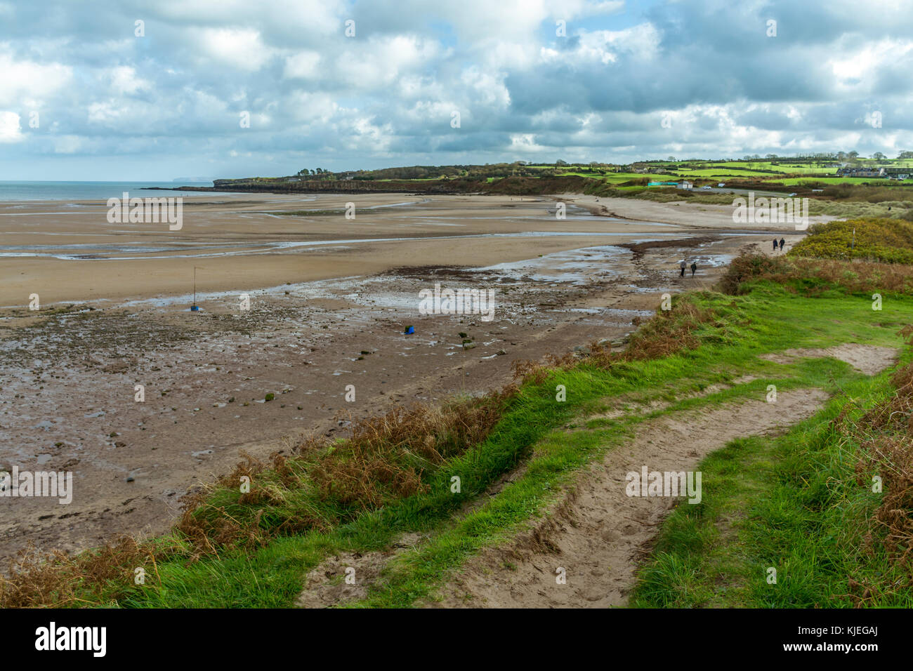 Una vista della baia di lligwy dal lligwy a dulas sentiero costiero su anglesey nel Galles del nord. Foto Stock