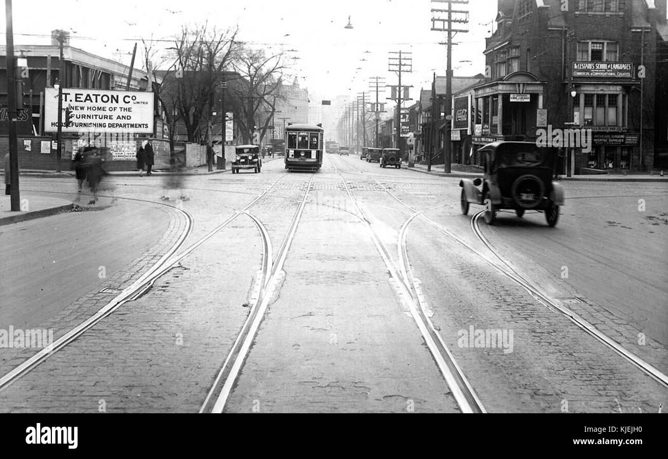 Bay e College di strade, guardando verso sud Foto Stock