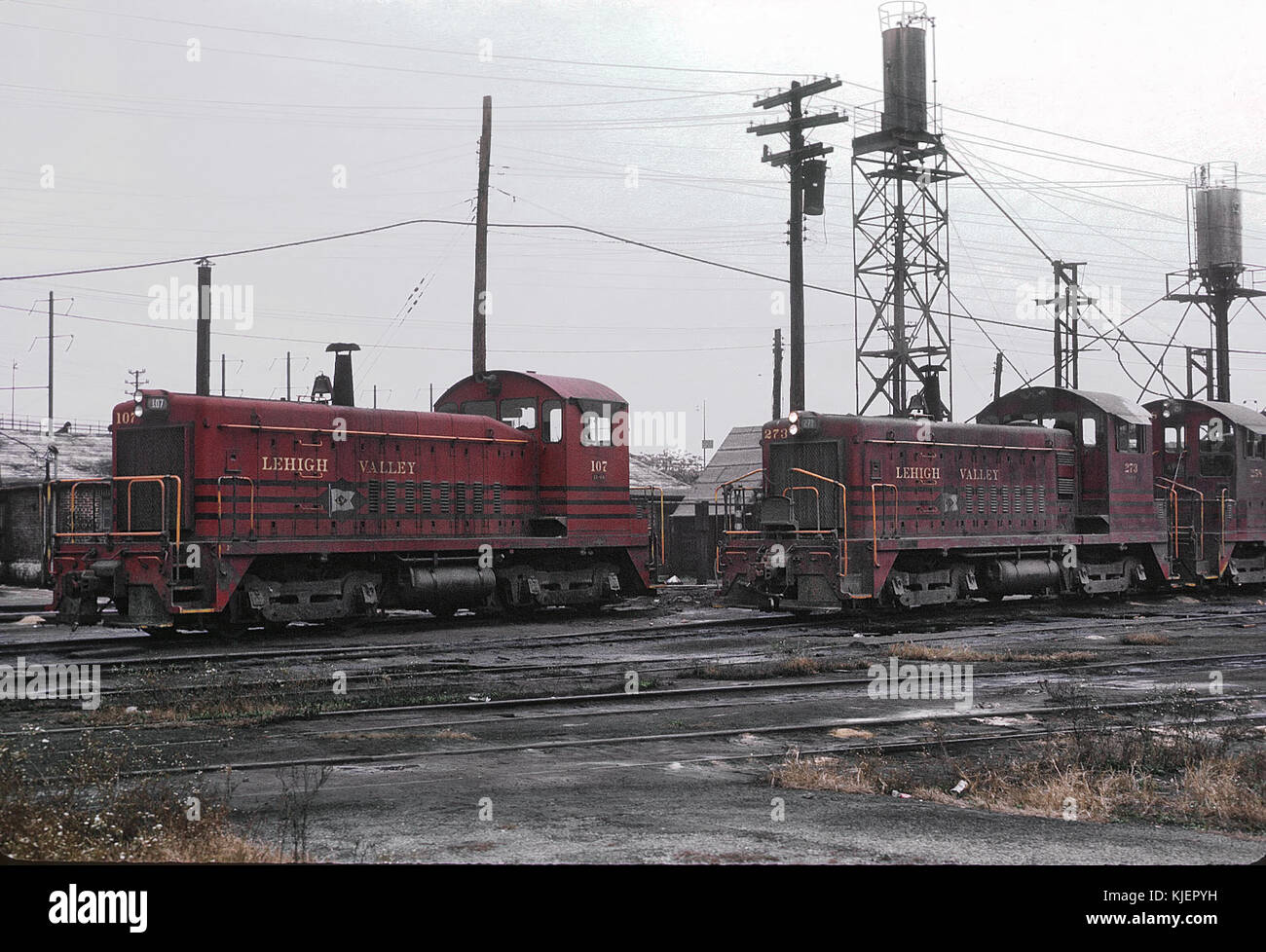 Lehigh Valley 107 (SW8) e 273 (SW8 modificato con dynamic btakes) a Newaek, NJ cantiere il 8 novembre 1969 (21849748664) Foto Stock