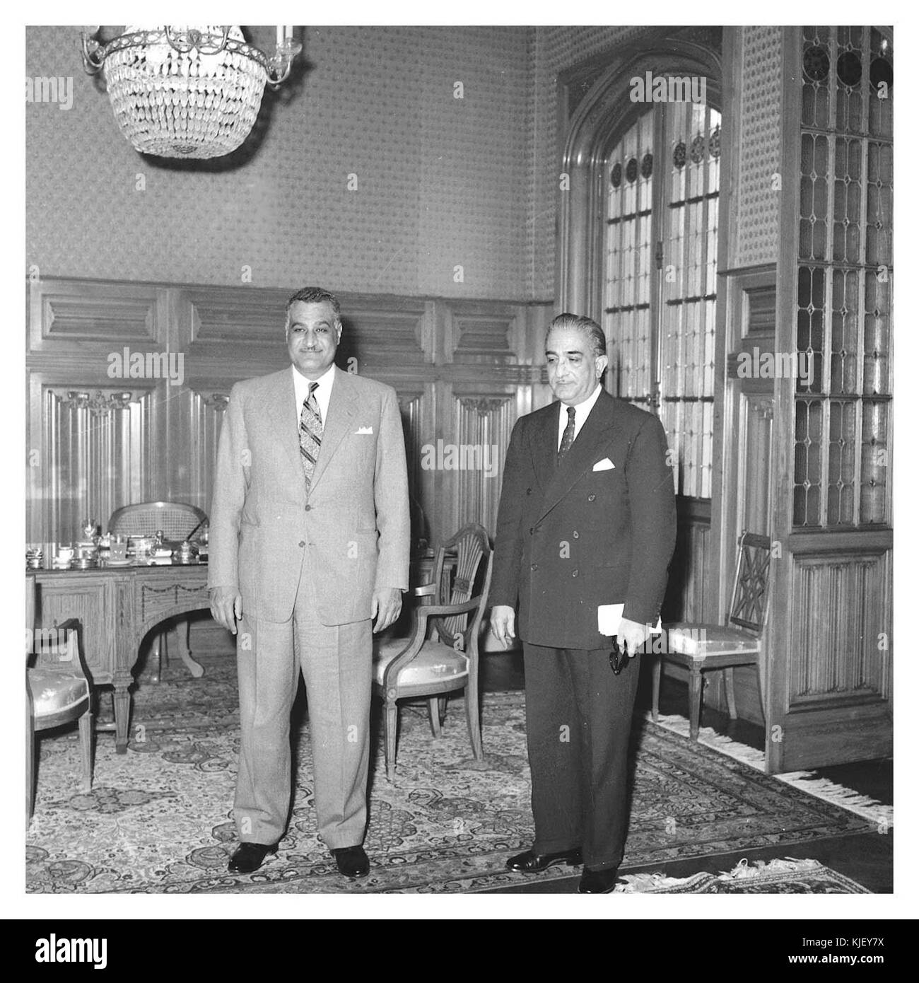 Nasser riceve l'ambasciatore indiano in Cairo Nawab Ali per discutere di questioni internazionali, 1958 Foto Stock