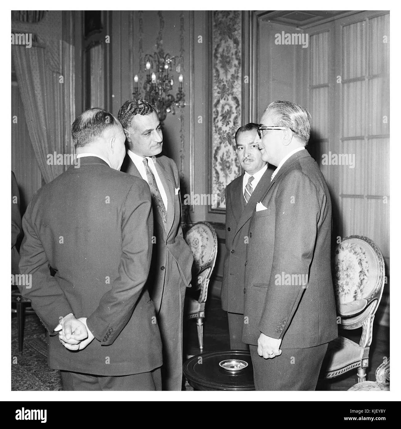 Il presidente egiziano Abdel Nasser ospita una cena per l'ambasciatore indiano Ali Yavar Jung al Cairo, evento del XX secolo. Foto Stock