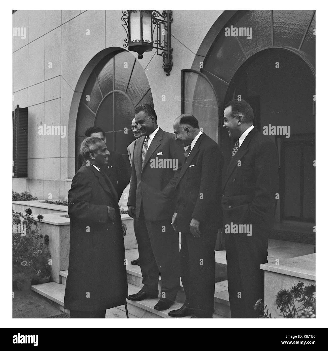 Nasser indiano di ricezione il Ministro della Difesa di Krishna Menon e l'ambasciatore indiano Atan Kumar Nehru (11) Foto Stock