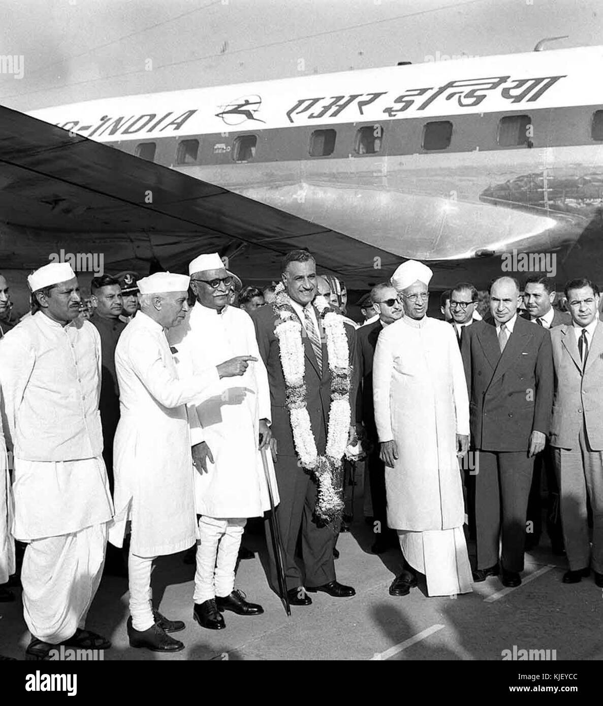 Presidente Rajendra Prasad riceve Abdel Nasser all'aeroporto di New Delhi (02) Foto Stock