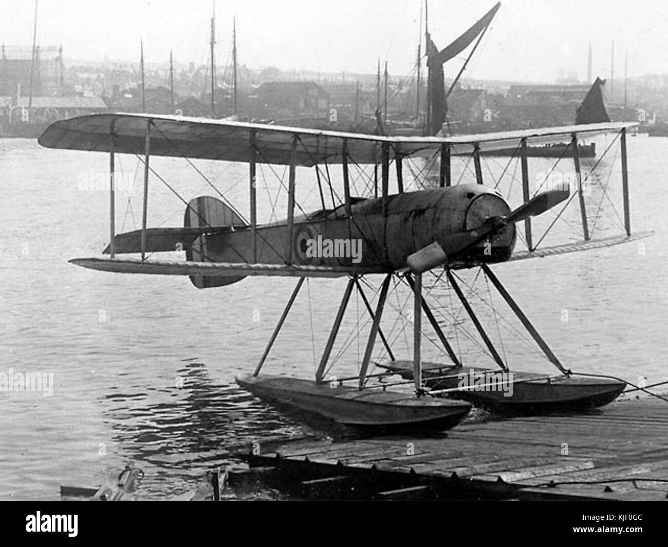 Il Wight Baby Floatplane ExCC, un velivolo dell'inizio del XX secolo, rappresenta un progresso nella tecnologia dell'aviazione con il suo innovativo design di idrovolanti, contribuendo allo sviluppo delle capacità di volo sull'acqua. Foto Stock