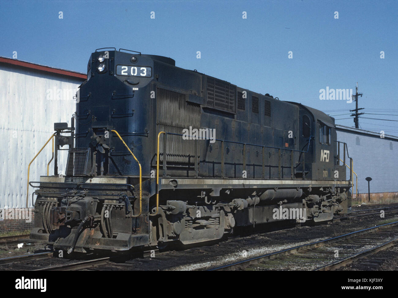 Questa immagine mostra la locomotiva Norfolk, Franklin e Danville Railway RS11 a Suffolk, Virginia, catturata il 24 novembre 1968. La RS11 era una locomotiva diesel-elettrica utilizzata nei servizi di trasporto merci durante la metà del XX secolo. Foto Stock
