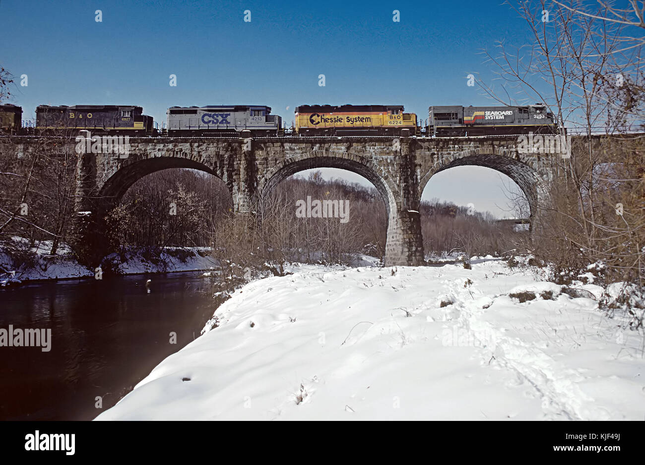 B&O Thomas viadotto attraversa il fiume Patapsco e Patapsco Valley tra il relè e Elkridge, MD il 12 novembre 1987 (25030595384) Foto Stock