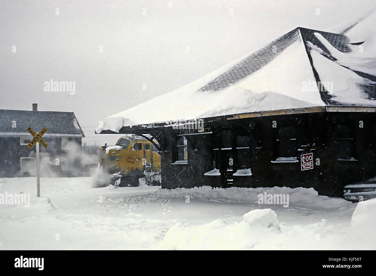 SOO il treno della linea 2, il paese di rame limitata in attesa di partenza al Calumet, mi il 7 gennaio 1967 (26983268633) Foto Stock