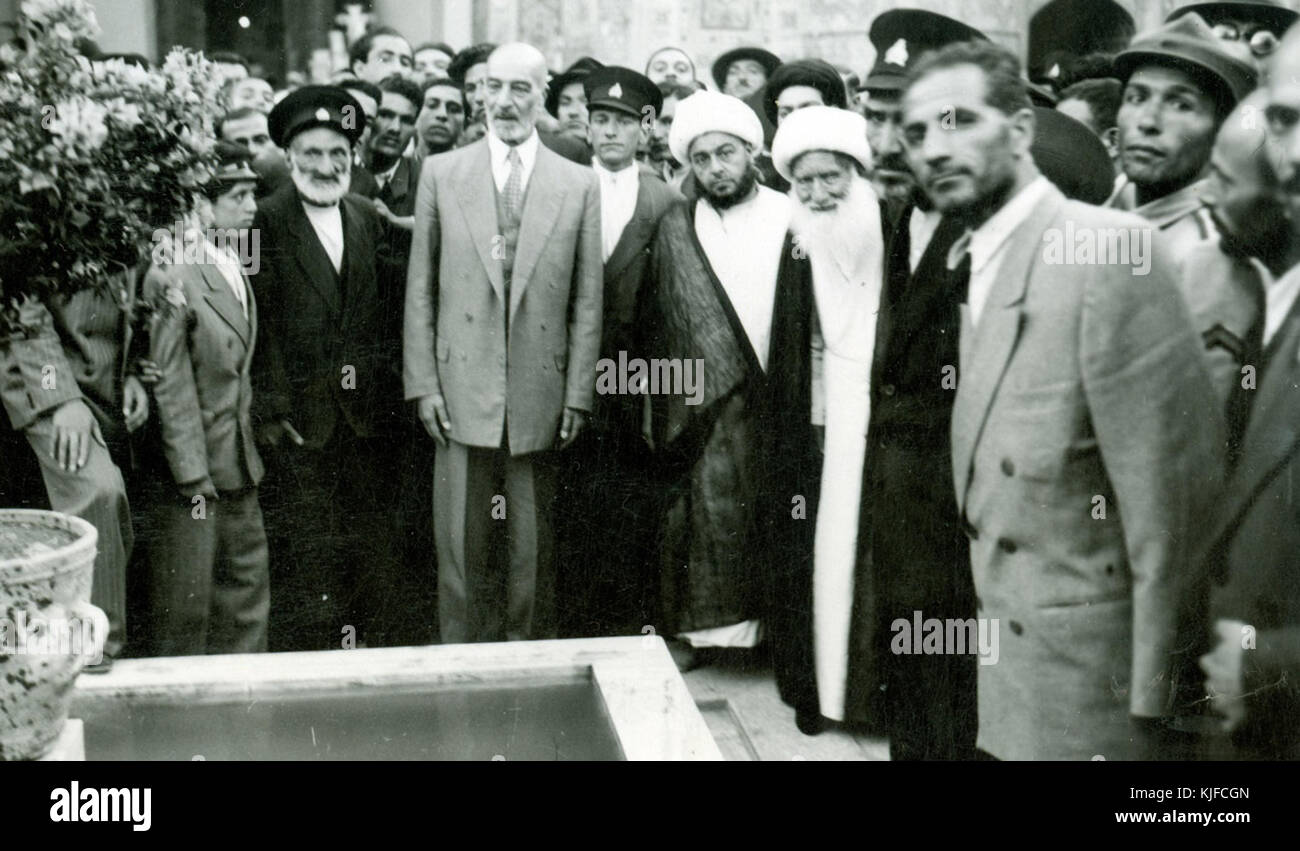 Celebrazione della moderna plumbing per la moschea Goharshad, Mashhad 13 giugno 1949 (3) Foto Stock