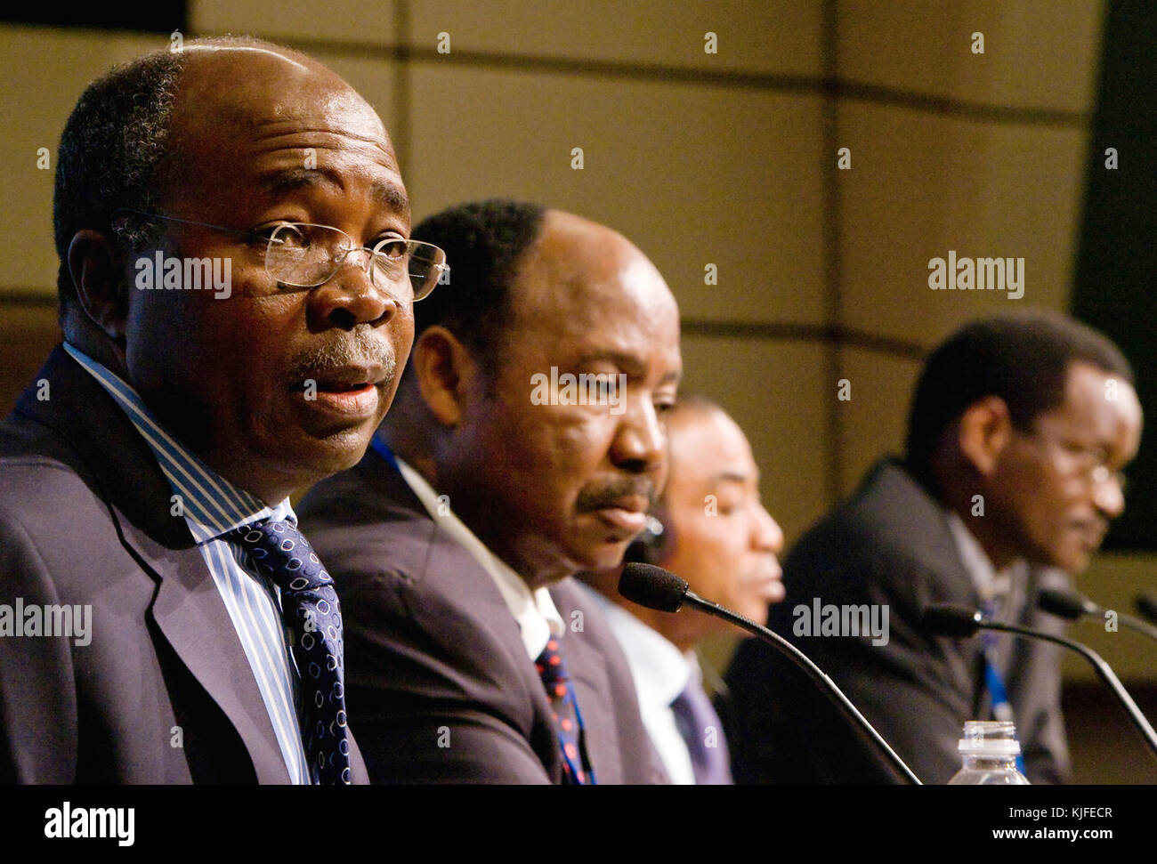 L'immagine mostra i ministri delle Finanze africani, probabilmente in una conferenza del FMI. Riflette l'impegno politico ed economico dei leader africani nelle discussioni finanziarie globali e negli sforzi di sviluppo. Foto Stock