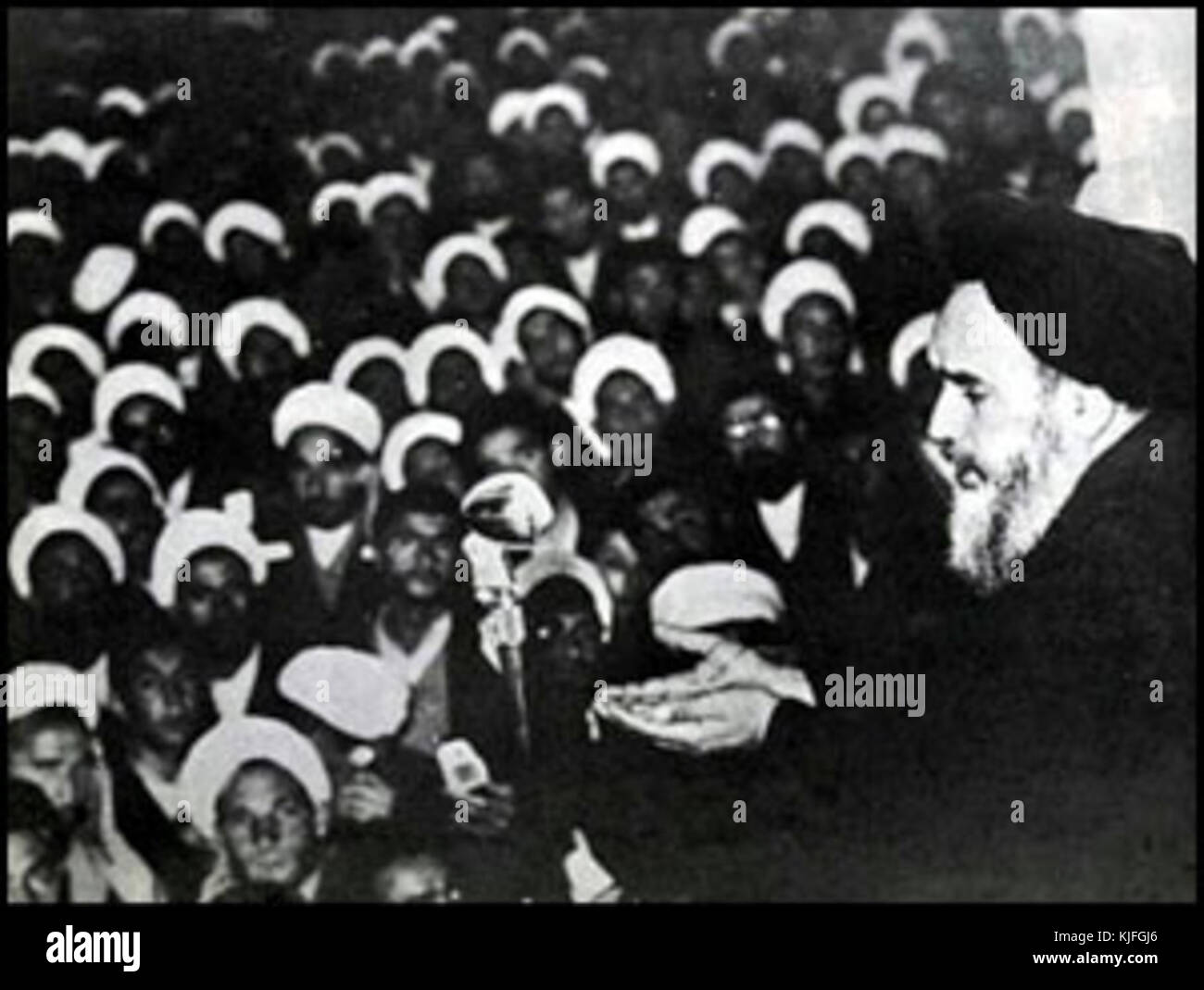 Ruhollah Khomeini parlando ai suoi seguaci contro la capitolazione giorno 1964 Foto Stock