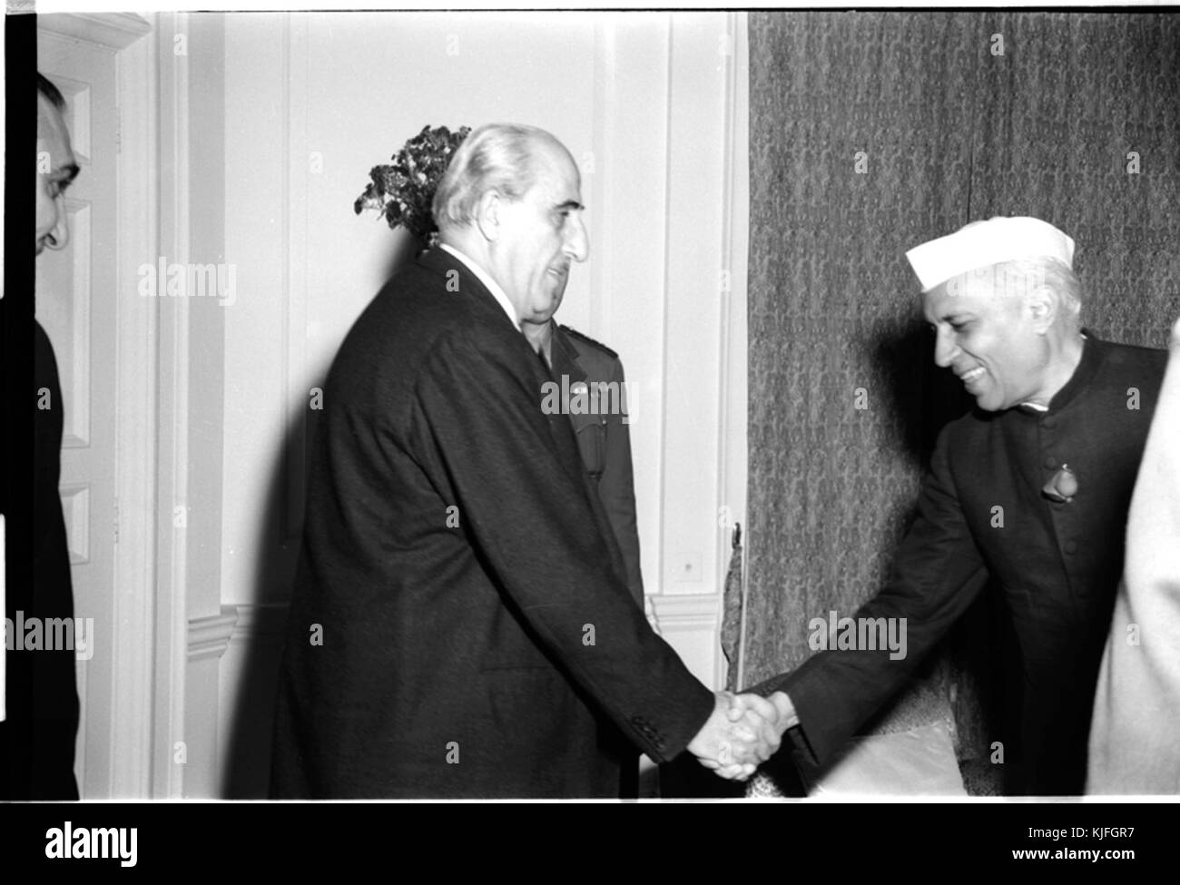 Presidente Shukri Al Quwatli accogliente Primo Ministro indiano Jawaharlal Nehru DAMASCO 1956 Foto Stock