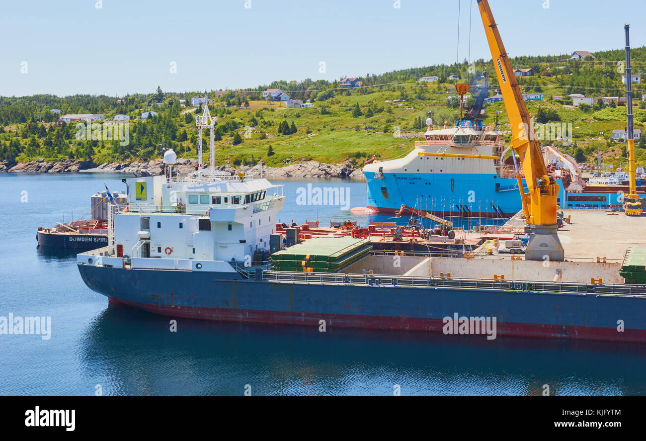 Paz Navigatore olandese un general cargo e la Maersk Clipper un canadese rimorchiatore offshore Nave di alimentazione, Avalon Penisola, Terranova, Canada Foto Stock