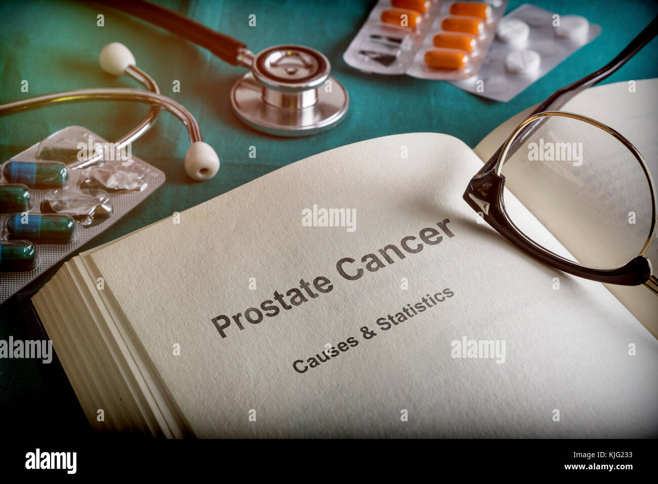 Libro aperto del cancro della prostata, immagine concettuale Foto Stock