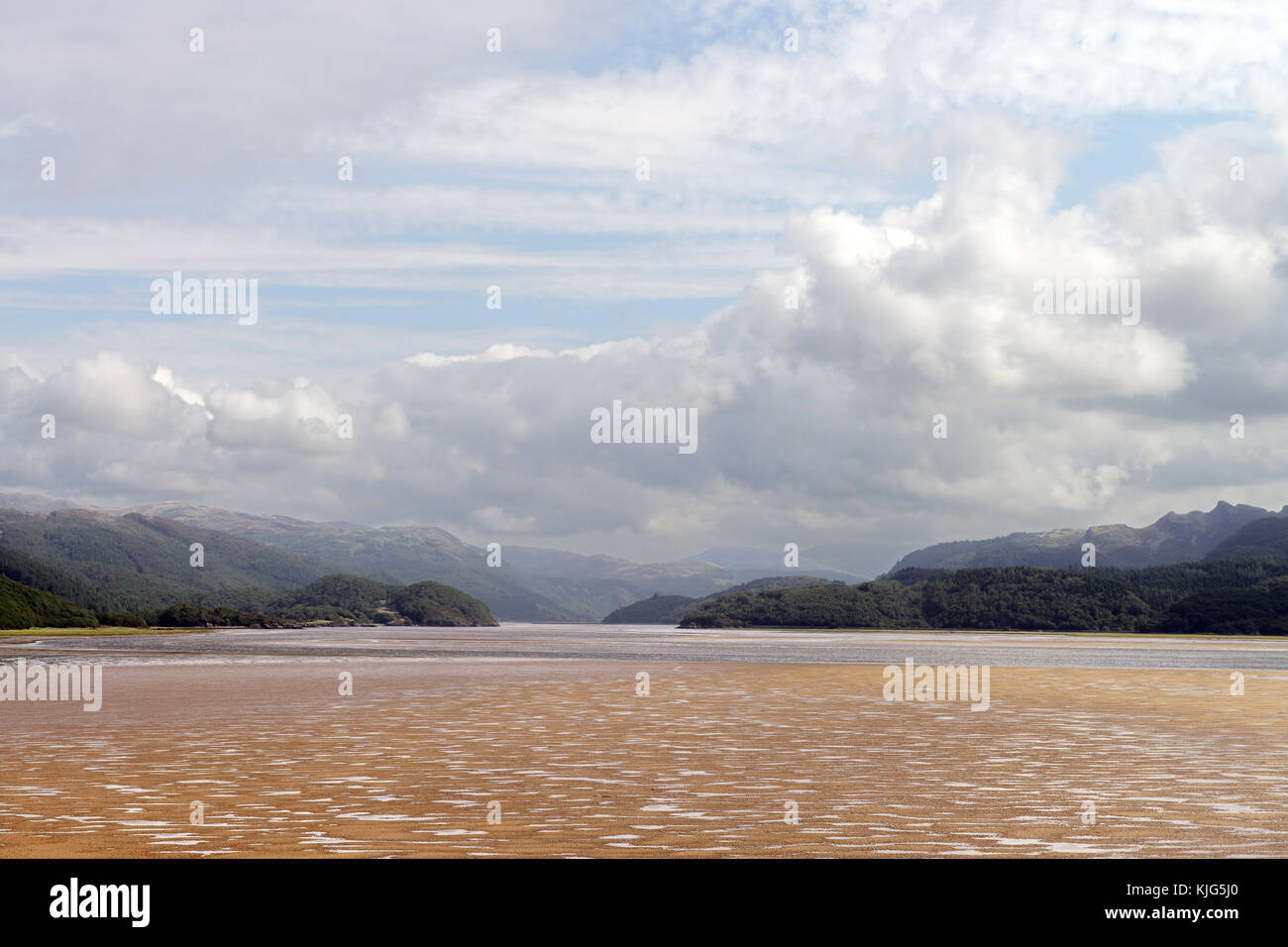Il mawddach estuary in Galles, descritto come uno dei più belli degli estuari in Europa, supporta ampie zone di sabbia appartamenti e la palude salata. Foto Stock