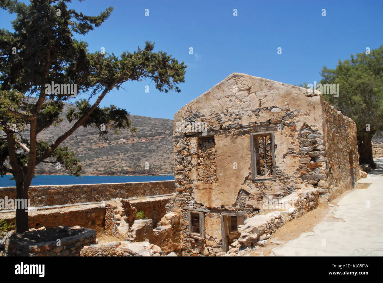 Le rovine di un ex casa sull'isola di Spinalonga, Creta, Grecia Foto Stock