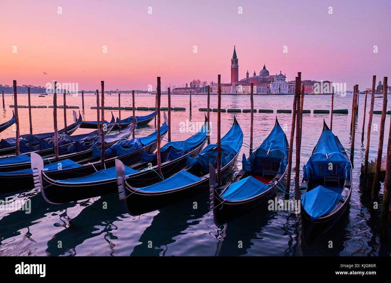 L'Italia, Venezia, vista della Giudecca da Piazza San Marco con gondole Foto Stock