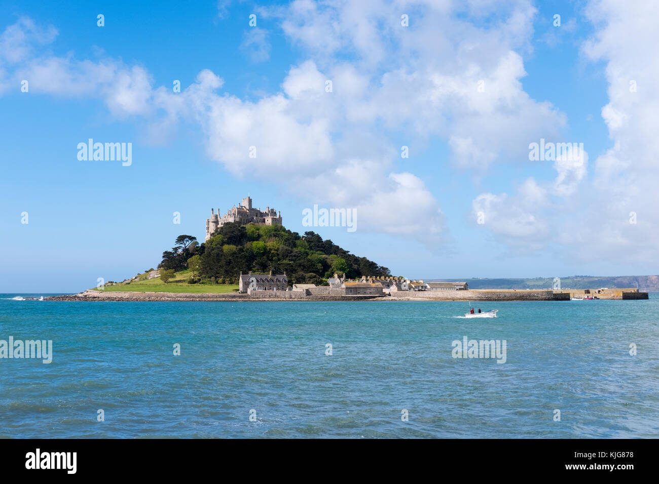 St Michael's Mount bei Flut, gesehen von Marazion, Cornwall, Inghilterra, Großbritannien Foto Stock