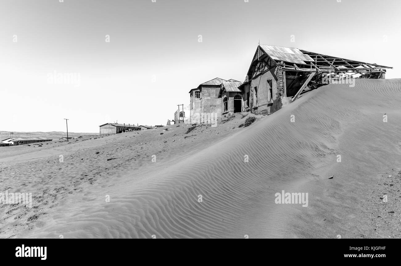 L'abbandono di diamante di Ghost Town di kolmanskop in Namibia, che si sta lentamente inghiottito dal deserto. Foto Stock