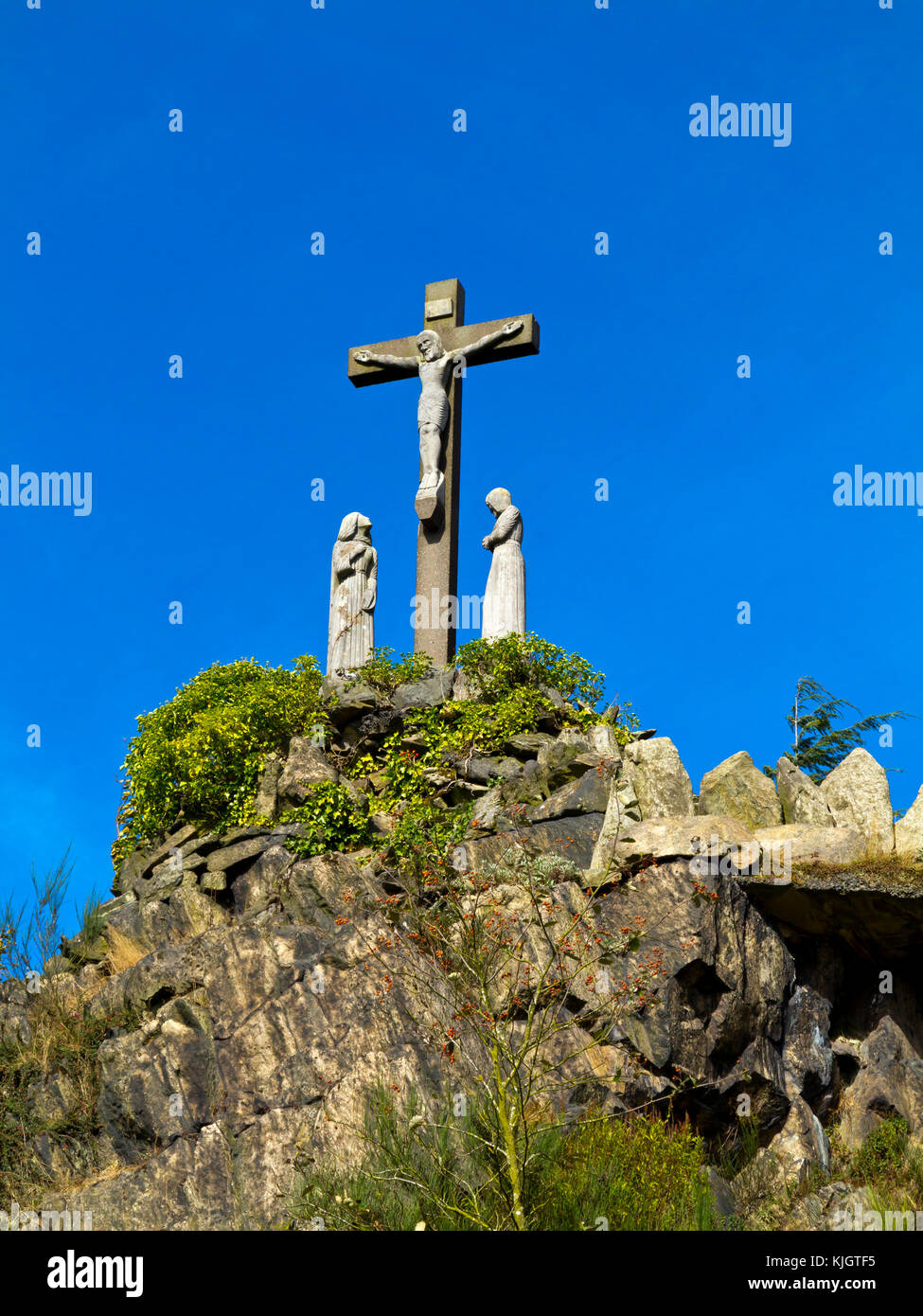 Calvario scultura di Padre Vincent Eley 1965, al Monte San Bernardo Abbazia di un monastero cistercense vicino Coalville in LEICESTERSHIRE REGNO UNITO Inghilterra Foto Stock