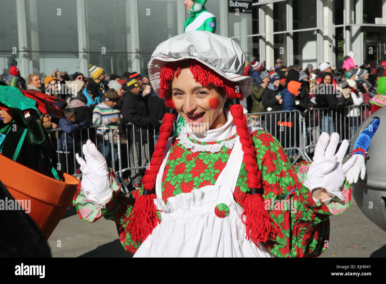 New York, Stati Uniti d'America. 23 Nov, 2017. 2017 Macy's Parade - Macy's Thanksgiving Day Parade Credito: Itzik Roytman/Alamy Live News Foto Stock