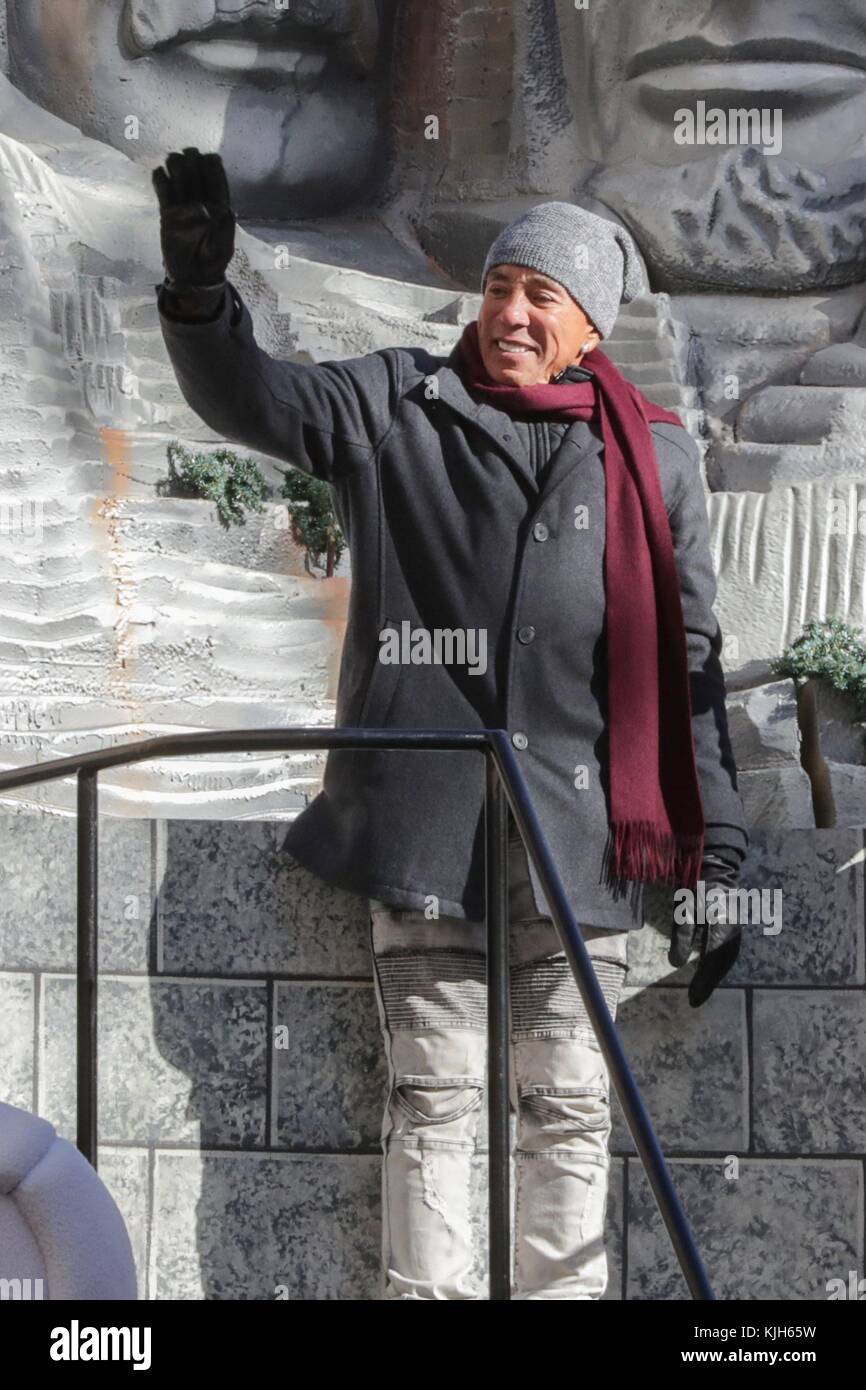 New York. 23 novembre 2017. Central Park West, New York, USA, 23 novembre 2017 - il cantante Smokey Robinson partecipa oggi alla 91a Parata annuale del giorno del Ringraziamento di Macy's a New York. Credito: Luiz Rampelotto/EuropaNewswire | utilizzo in tutto il mondo/dpa/Alamy Live News Foto Stock