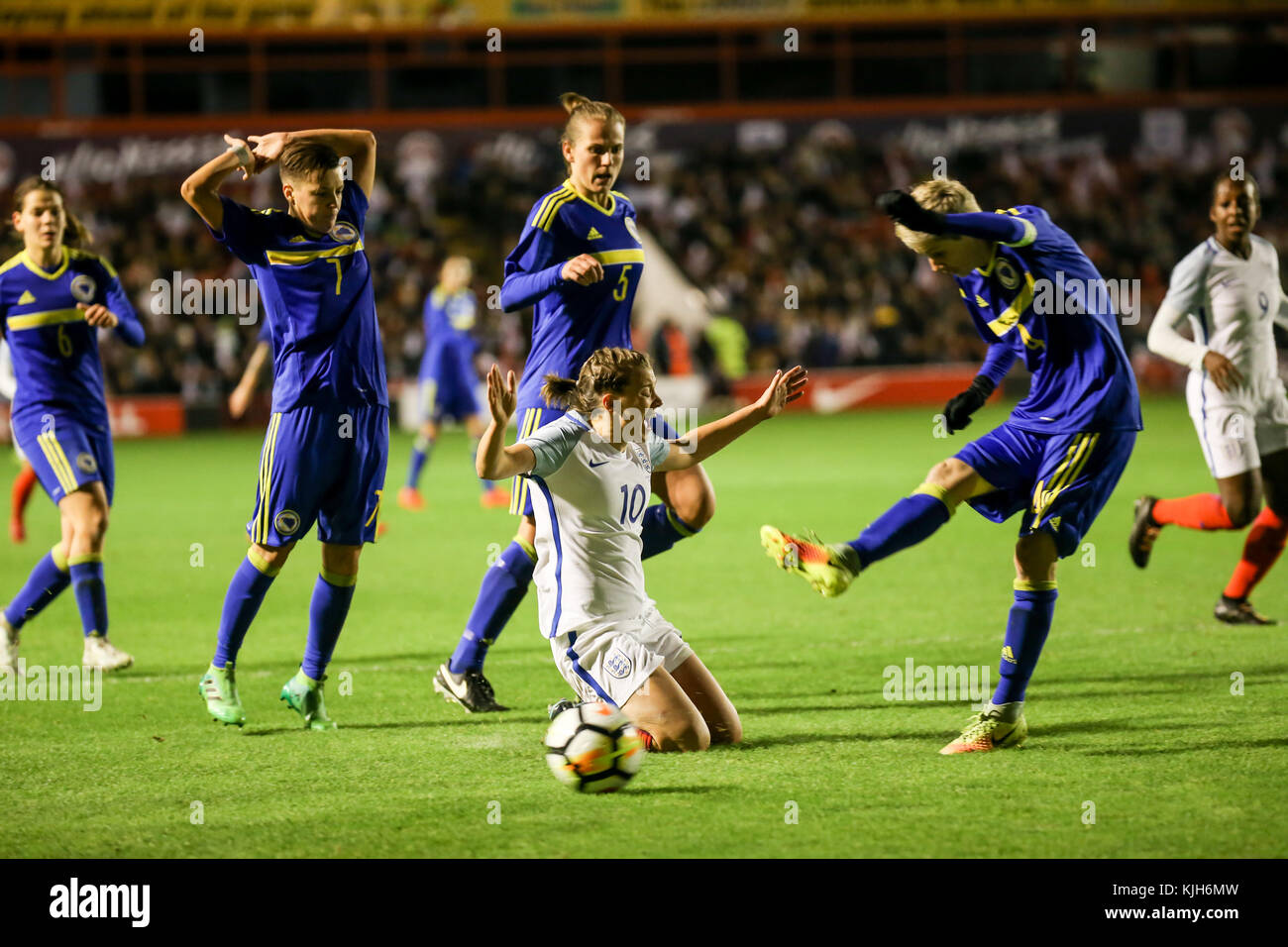 Inghilterra donne squadra, il Leonesse, riproduzione di Bosnia e Erzegovina, la FIFA, coppa del Mondo Donne turno di qualificazione, novembre 2017. Foto Stock