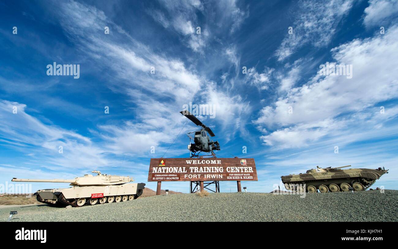 Fort irwin, california, Stati Uniti d'America. 24 nov, 2017. Il segno di benvenuto a fort irwin, l'esercito, il Mojave Desert National training center. Credito: Brian cahn/zuma filo/alamy live news Foto Stock