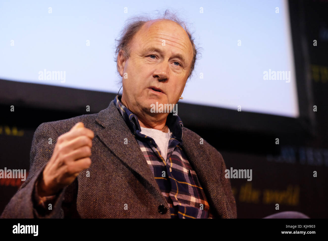 Hay Festival weekend invernali - Novembre 2017 - Tim Smit co-fondatore del progetto Eden parla della nostra dipendenza sul mondo naturale - Steven Maggio/Alamy Live News Foto Stock