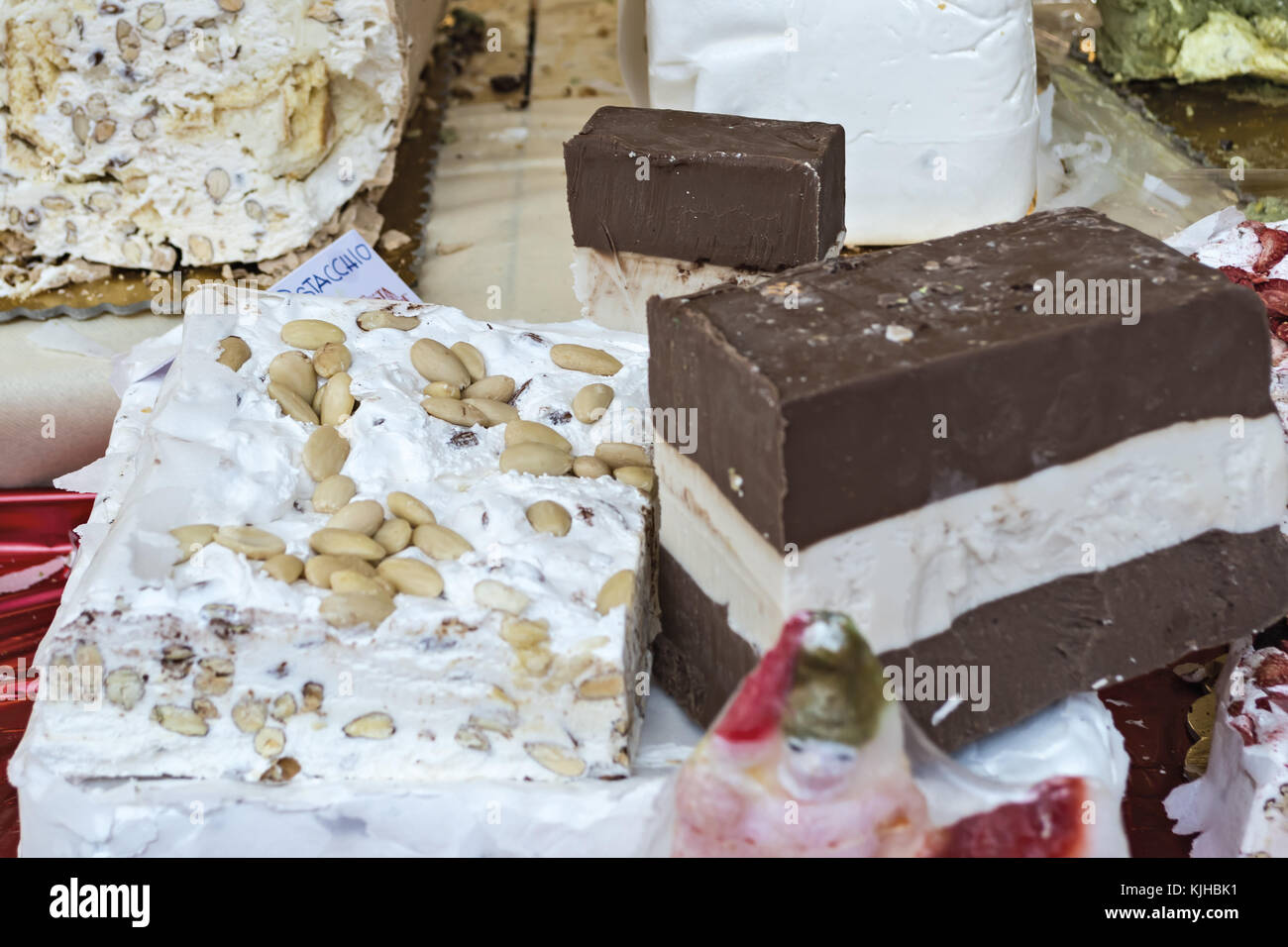 Torrone e nocciole cremini mandorle cioccolato 24 Foto Stock