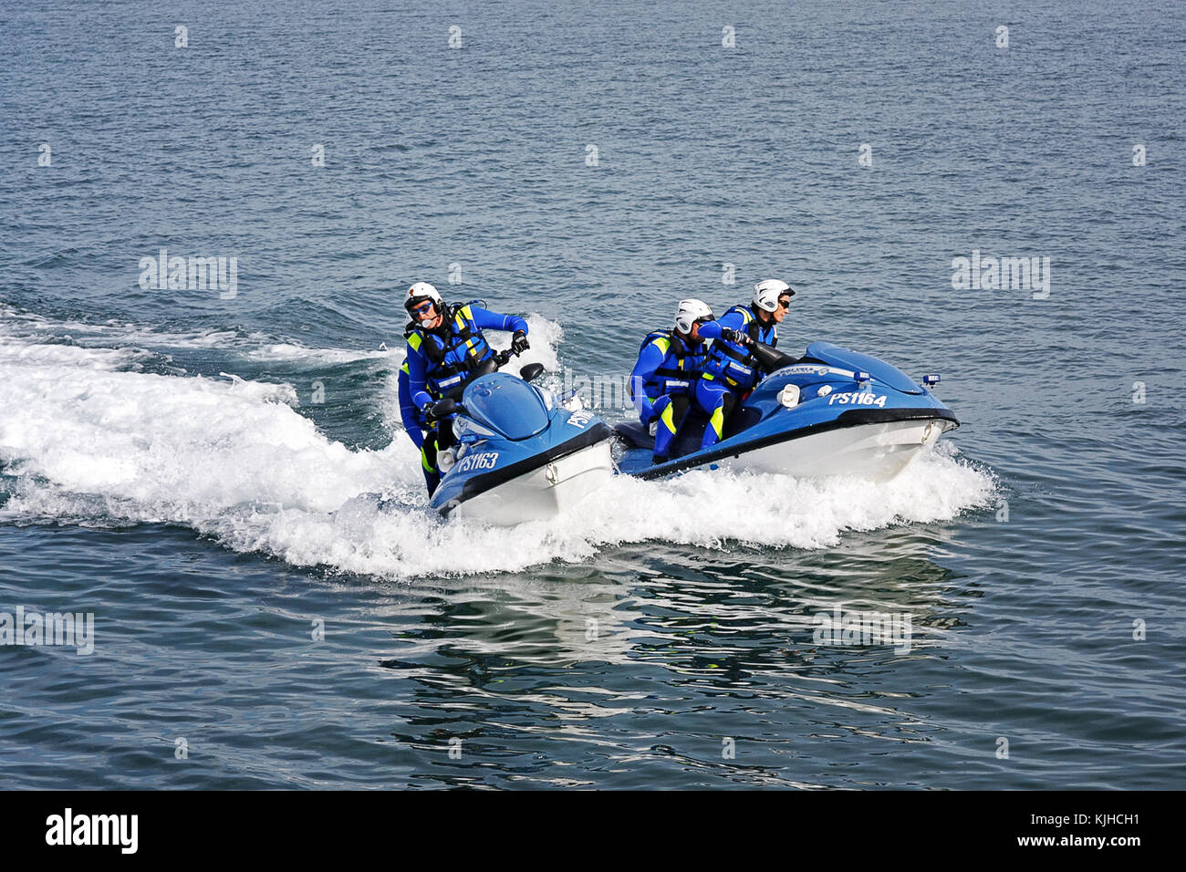 Roma, Italia - 9 maggio 2009: maritime agenti di polizia, polizia speciale dipartimento dell'Italia, treno in mare con acque destinate, in un esercizio pubblico durante il Foto Stock