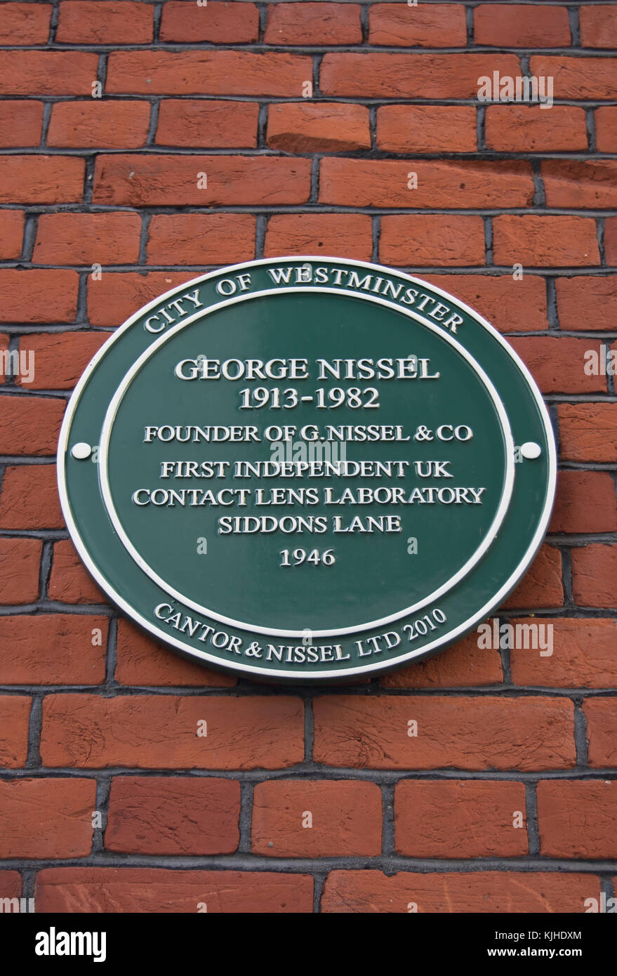 City of Westminster green lapide segna il sito del Regno Unito è indipendente dalla prima lente a contatto laboratorio, fondata da George nissel Foto Stock