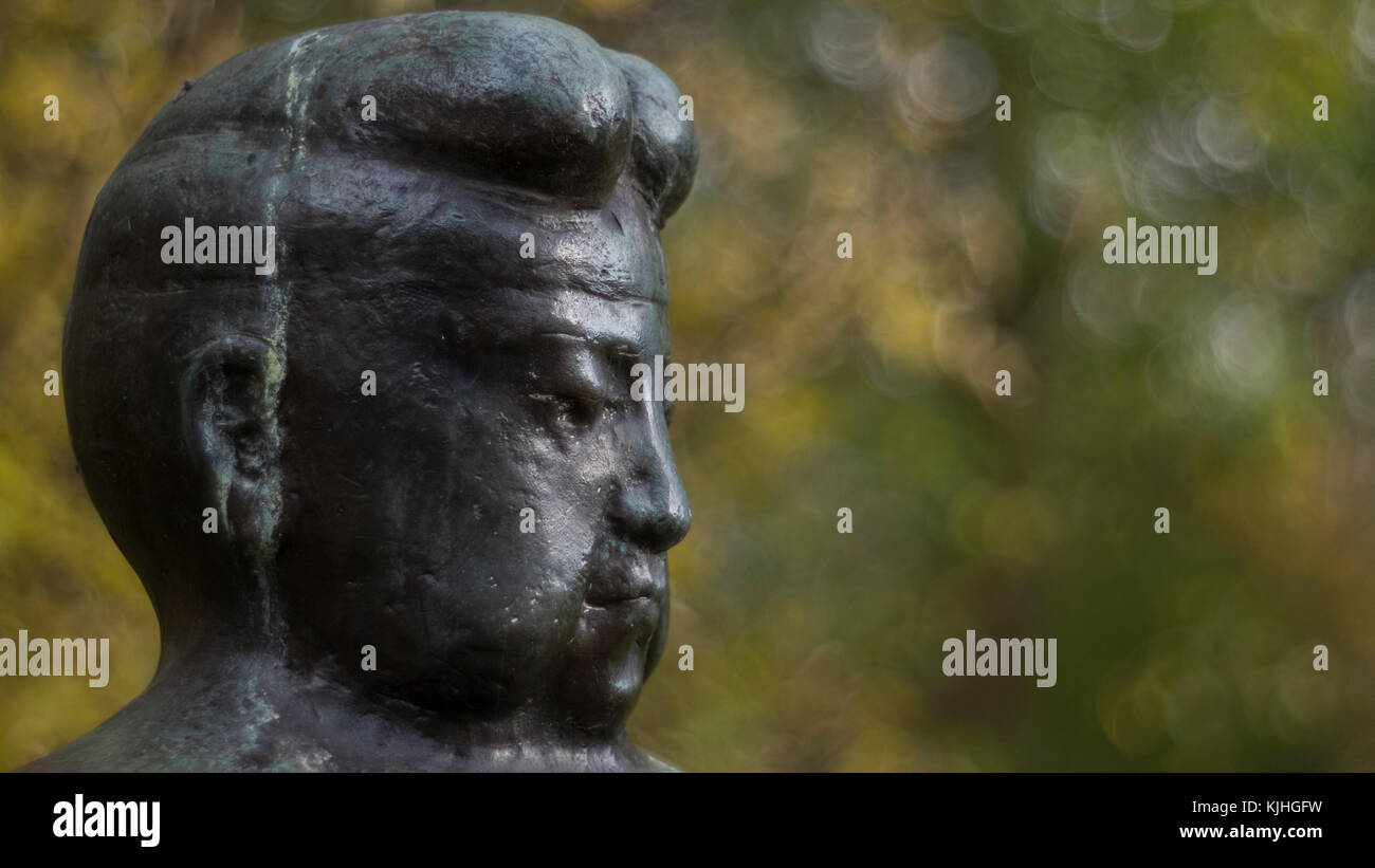 Statua di Buddha con uccello Foto Stock