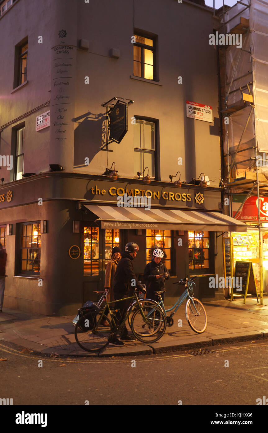 Il Compton Cross pub sulla carbonizzazione Cross Road, Londra, Inghilterra Foto Stock