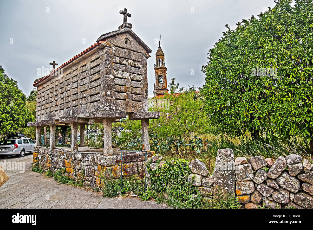 Horreo, Tradizionale di pietra grain store a carnota, Galizia, Spagna Foto Stock