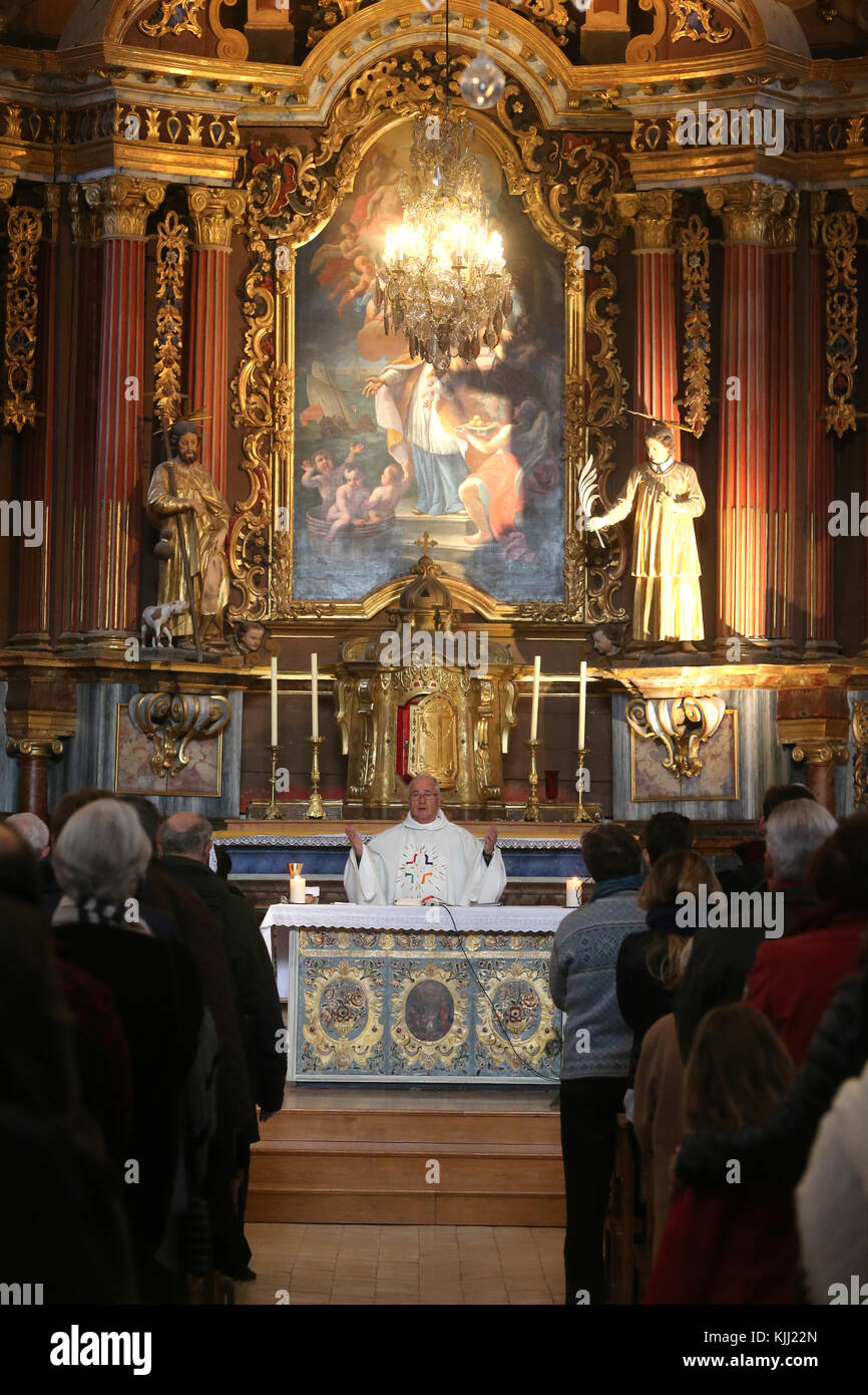 Catholic mass. Saint Nicolas de Veroce. La Francia. Foto Stock