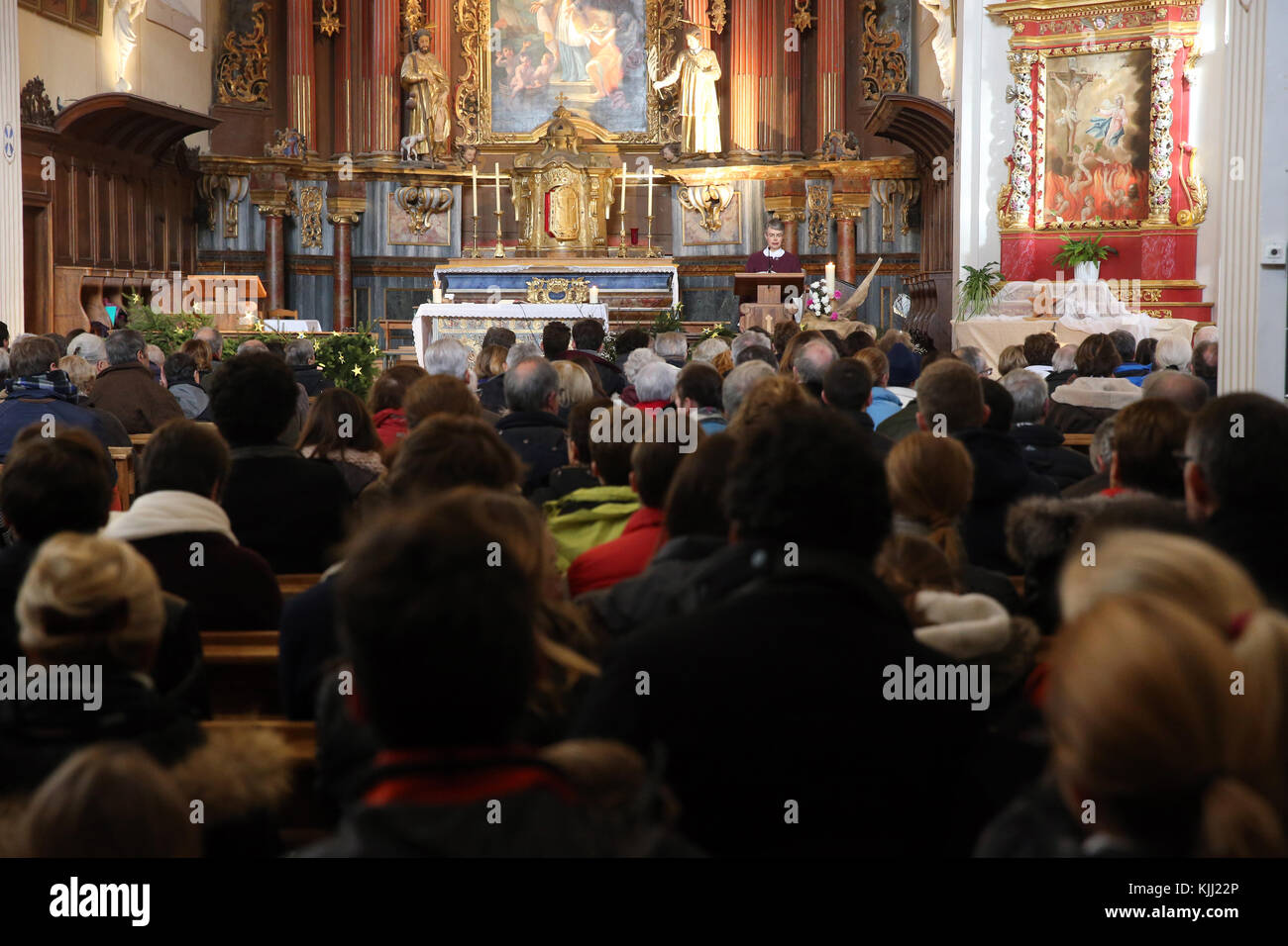 Catholic mass. Natale. Saint Nicolas de Veroce. La Francia. Foto Stock
