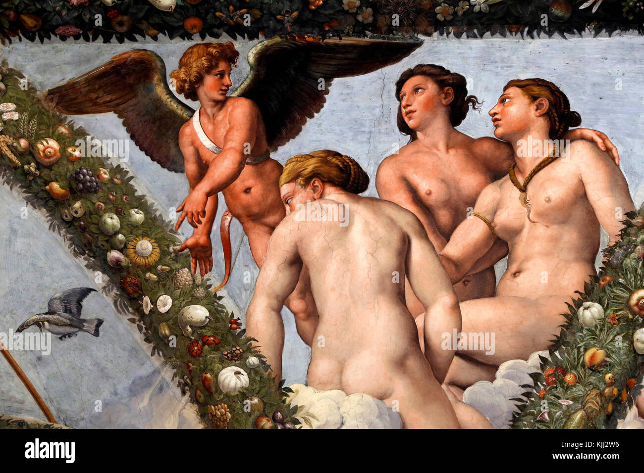 Villa Farnesina a Roma. La Loggia di Amore e Psiche, soffitto affrescato dipinta da Raffaello e la sua bottega nel 1518. Dettaglio : Cupido con tre Gra Foto Stock