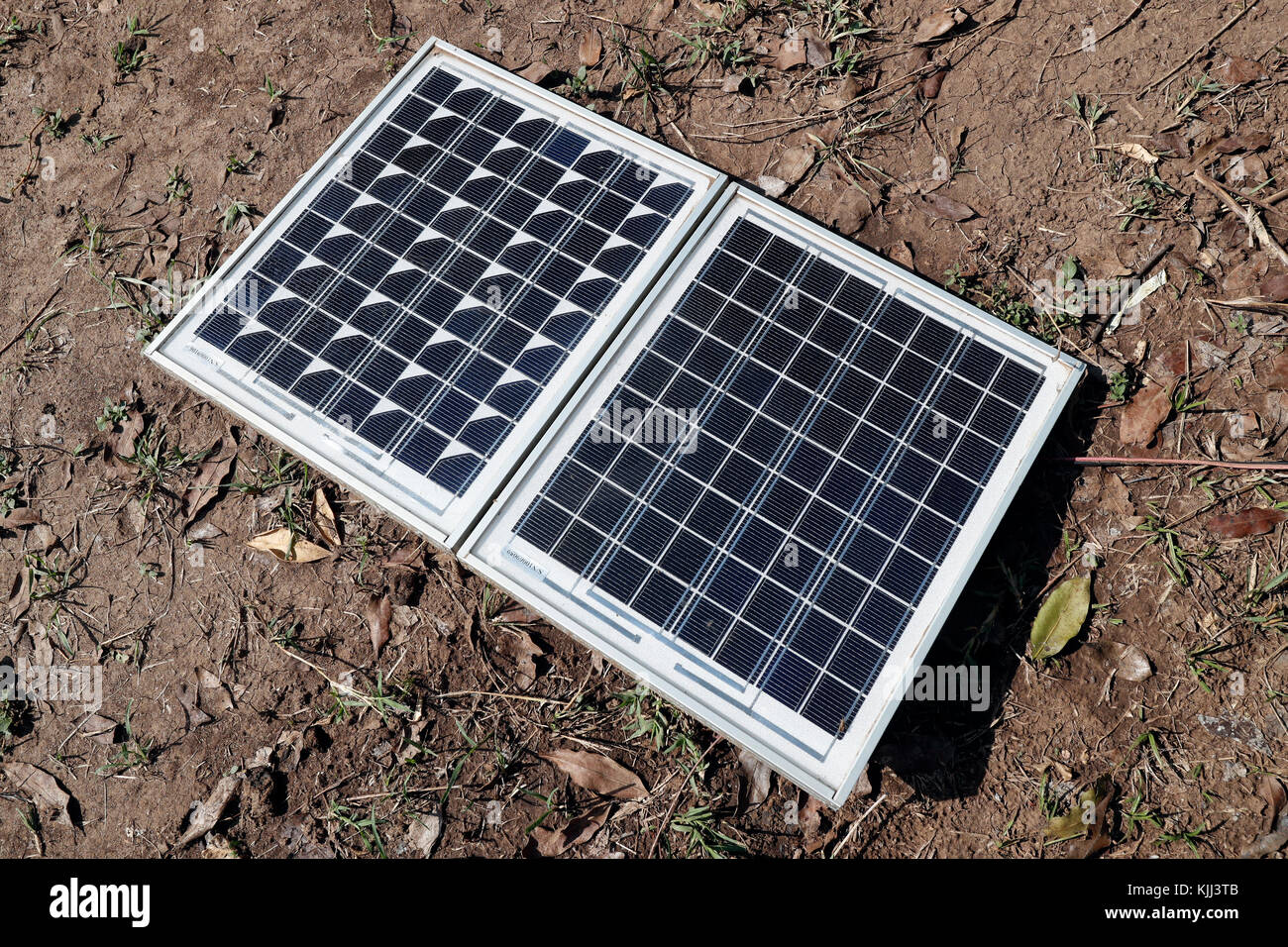 Pannello solare utilizzata come fonte alternativa di energia ad un safari camp. Masai Mara Game Reserve. Kenya. Foto Stock