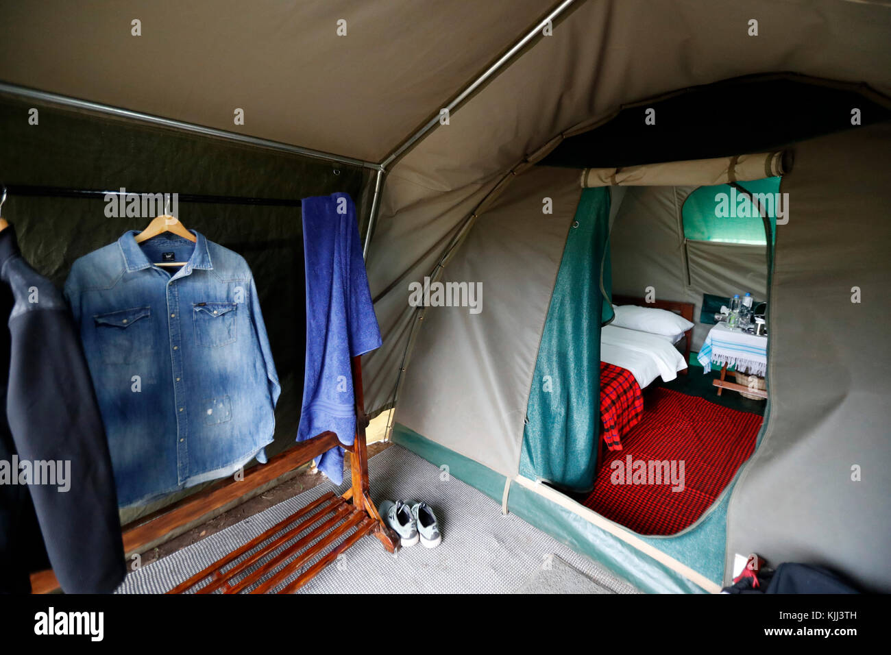 Camera da letto in tenda al Safari Camp. Masai Mara Game Reserve. Kenya. Foto Stock