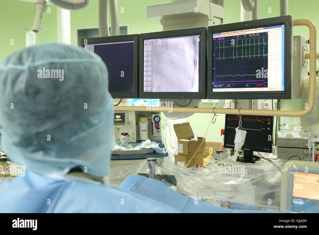 Il Heart Institute offrono elevata qualità della cura di vietnamita di pazienti affetti da malattie del cuore. Laboratorio di cateterizzazione. Il Vietnam. Foto Stock