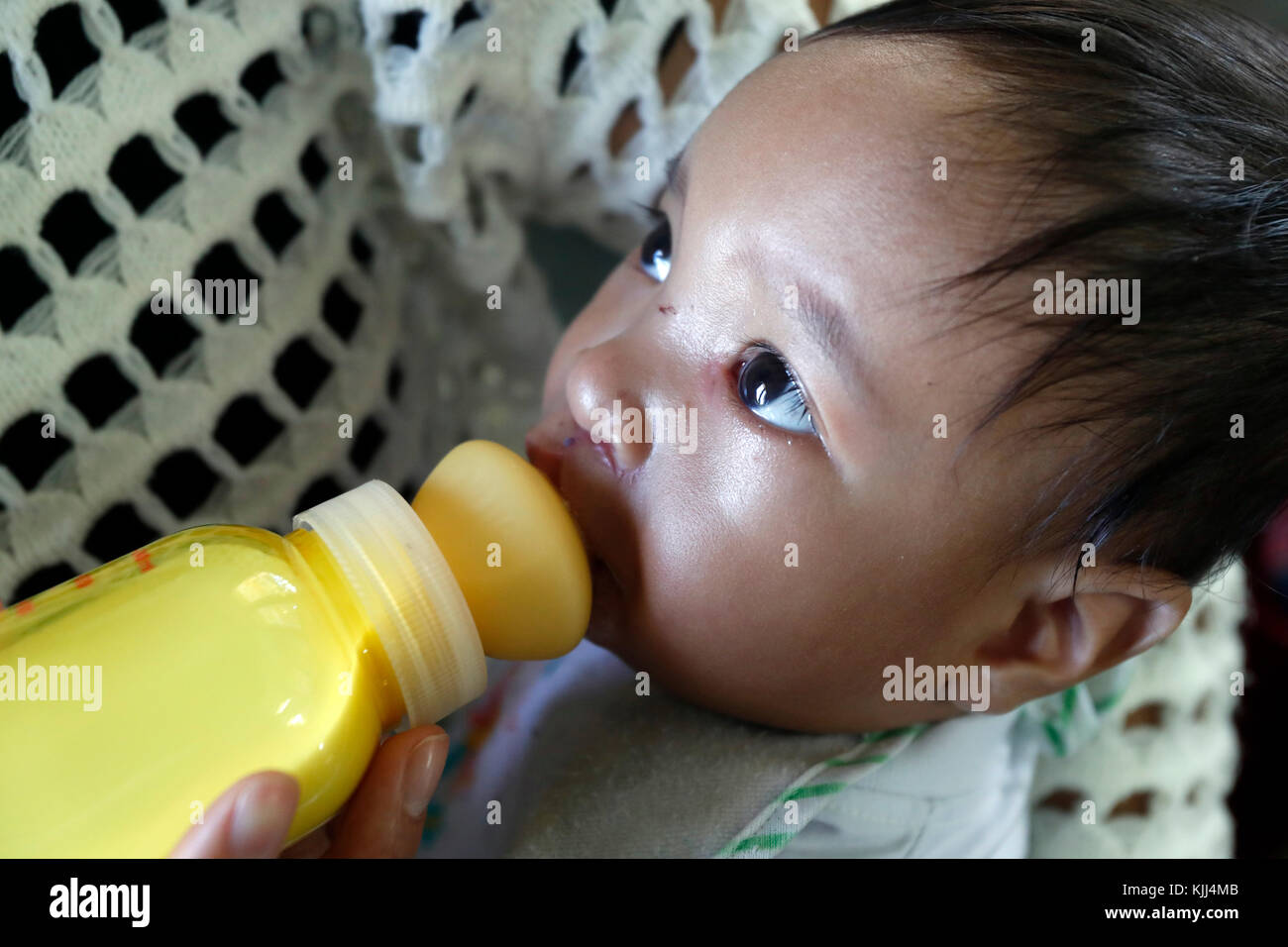 Free health clinic gestito dalle Suore Francescane Missionarie di Maria. La minoranza etnica bambino. Dalat. Il Vietnam. Foto Stock