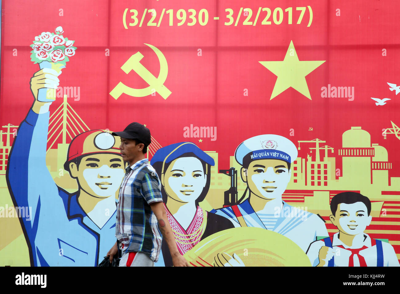 Il governo comunista propaganda poster in strada. Ho Chi Minh City. Il Vietnam. Foto Stock